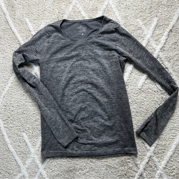 Nike Dri-Fit Running Shirt Small Women’s - Picture 4 of 5